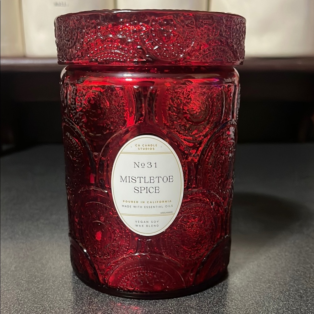 Luxury Red Mistletoe Spice Candle